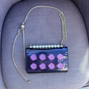 CHANEL Iridescent Camellia Makeup Palette CC Logo Patent Leather Bifold
Wallet